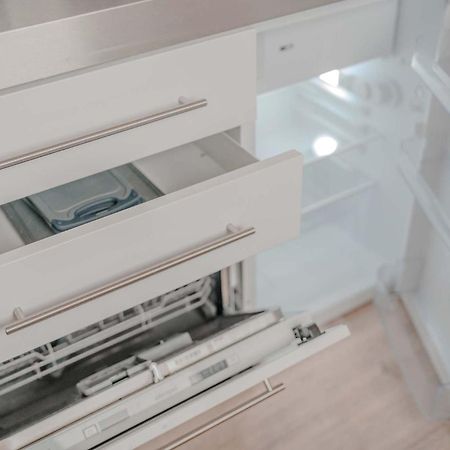 Apartment Mit Kueche, Arbeitsplatz Und Xxl Sofa Нойс Екстер'єр фото