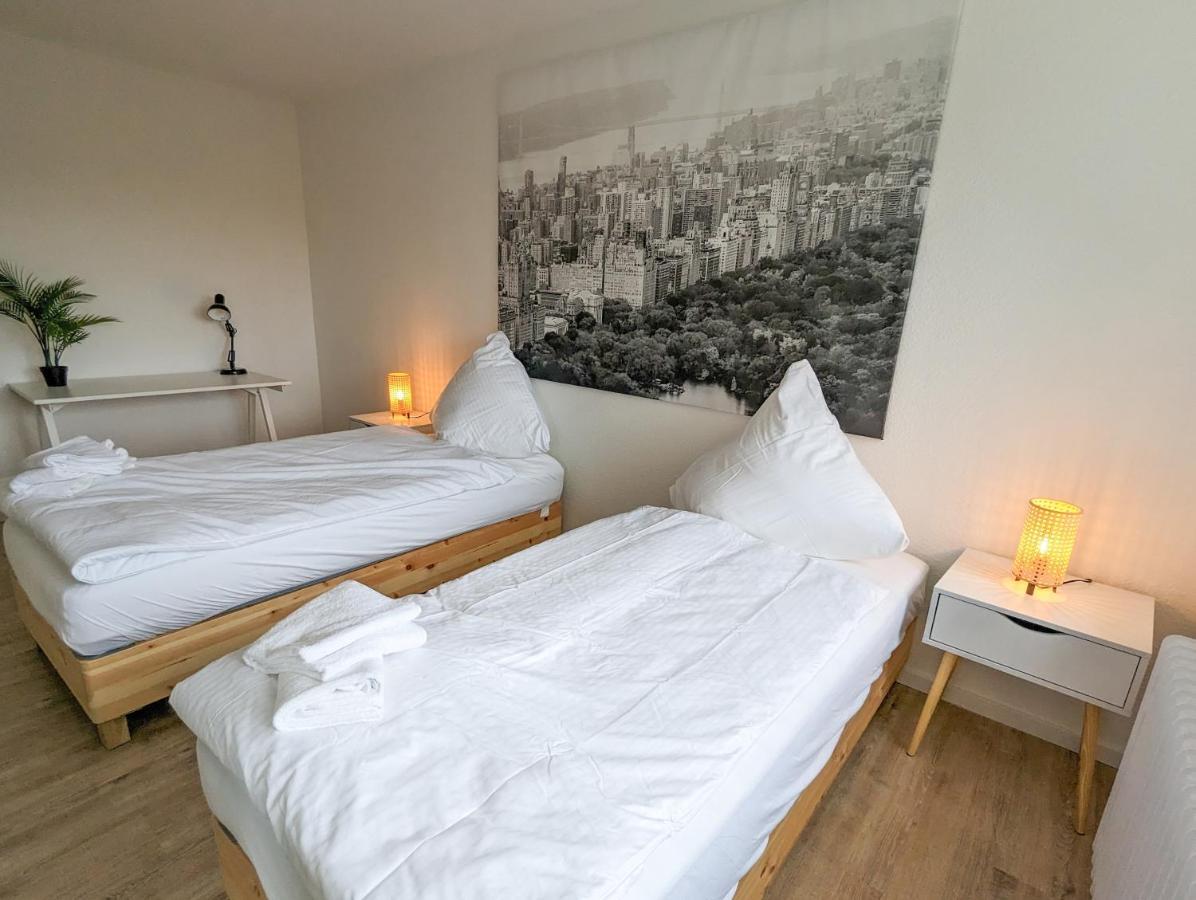 Apartment Mit Kueche, Arbeitsplatz Und Xxl Sofa Нойс Екстер'єр фото