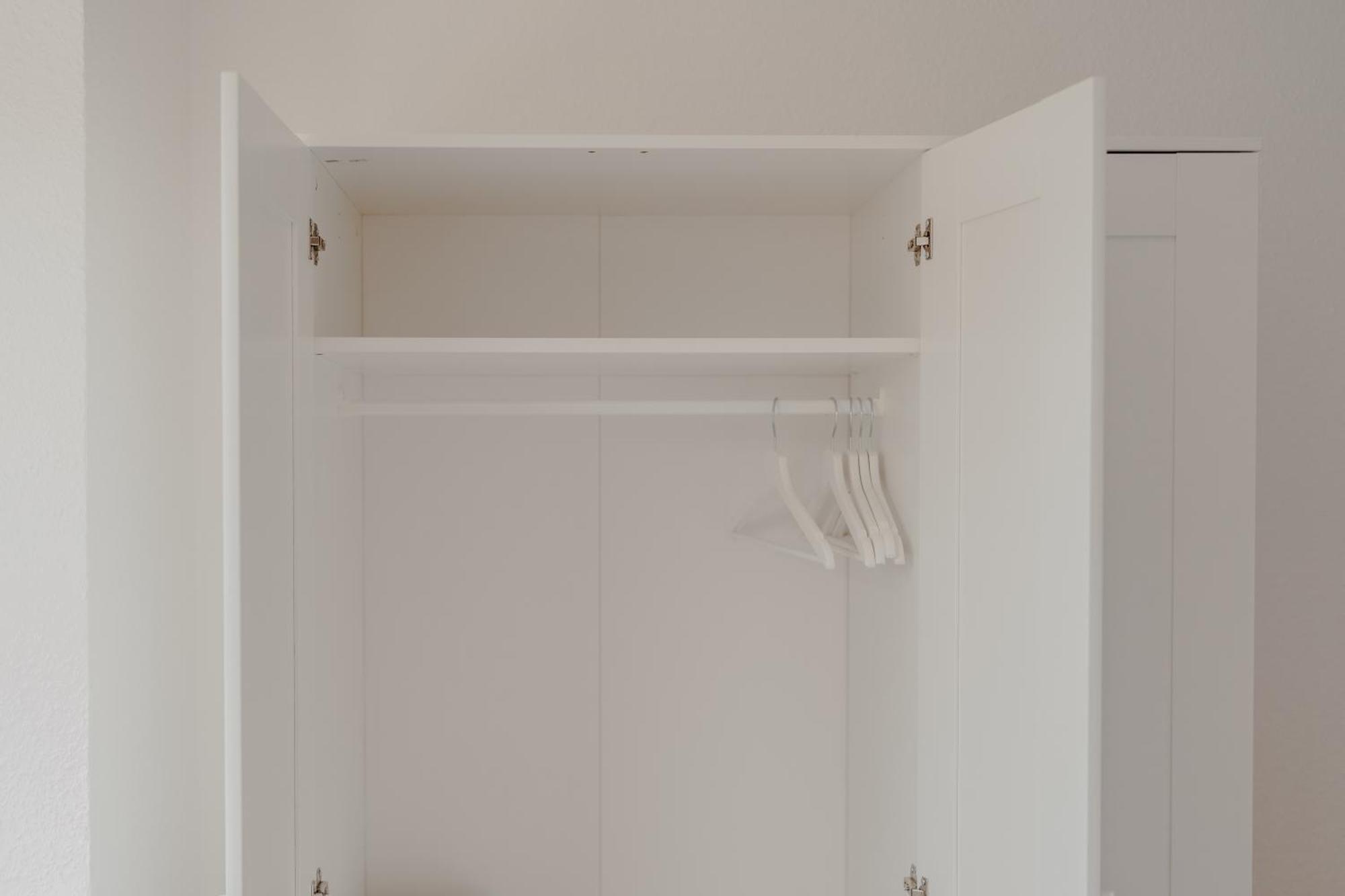 Apartment Mit Kueche, Arbeitsplatz Und Xxl Sofa Нойс Екстер'єр фото
