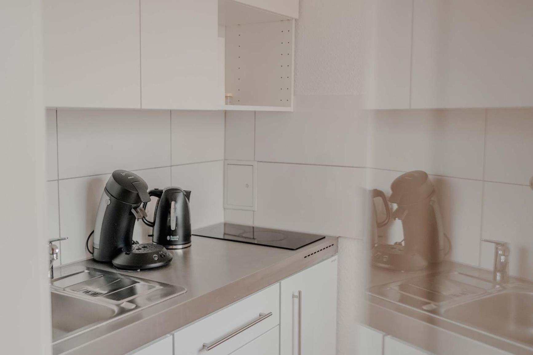 Apartment Mit Kueche, Arbeitsplatz Und Xxl Sofa Нойс Екстер'єр фото