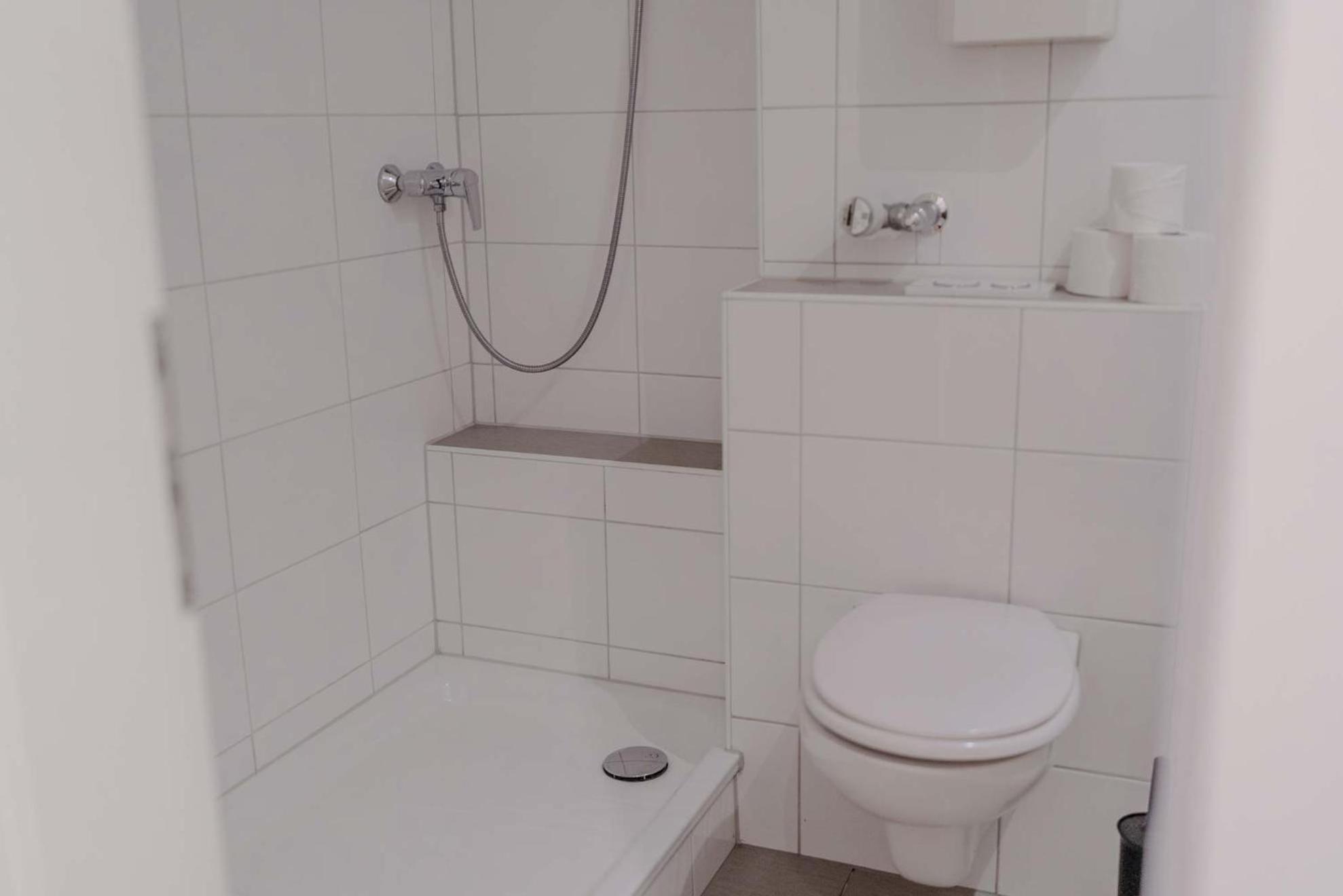 Apartment Mit Kueche, Arbeitsplatz Und Xxl Sofa Нойс Екстер'єр фото